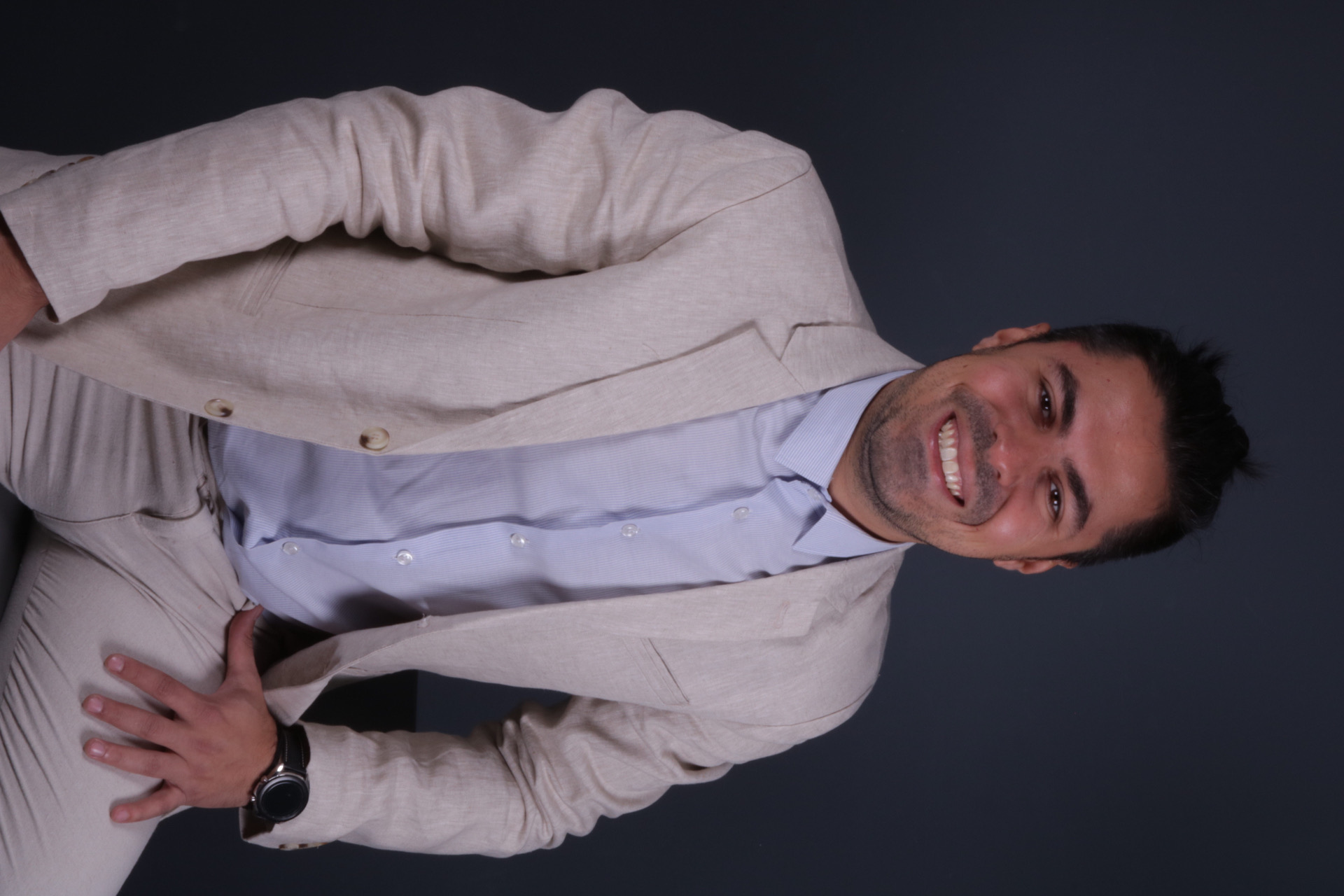 Dr. Mirtho Metchko - Especialista em Lentes de Resina na Paulista